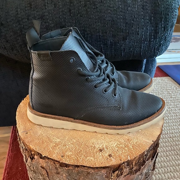 vans sahara boot
